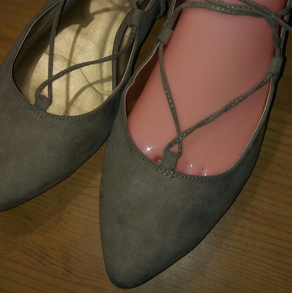 BCBG ANKLE WRAP FLATS😁 - Picture 2 of 7